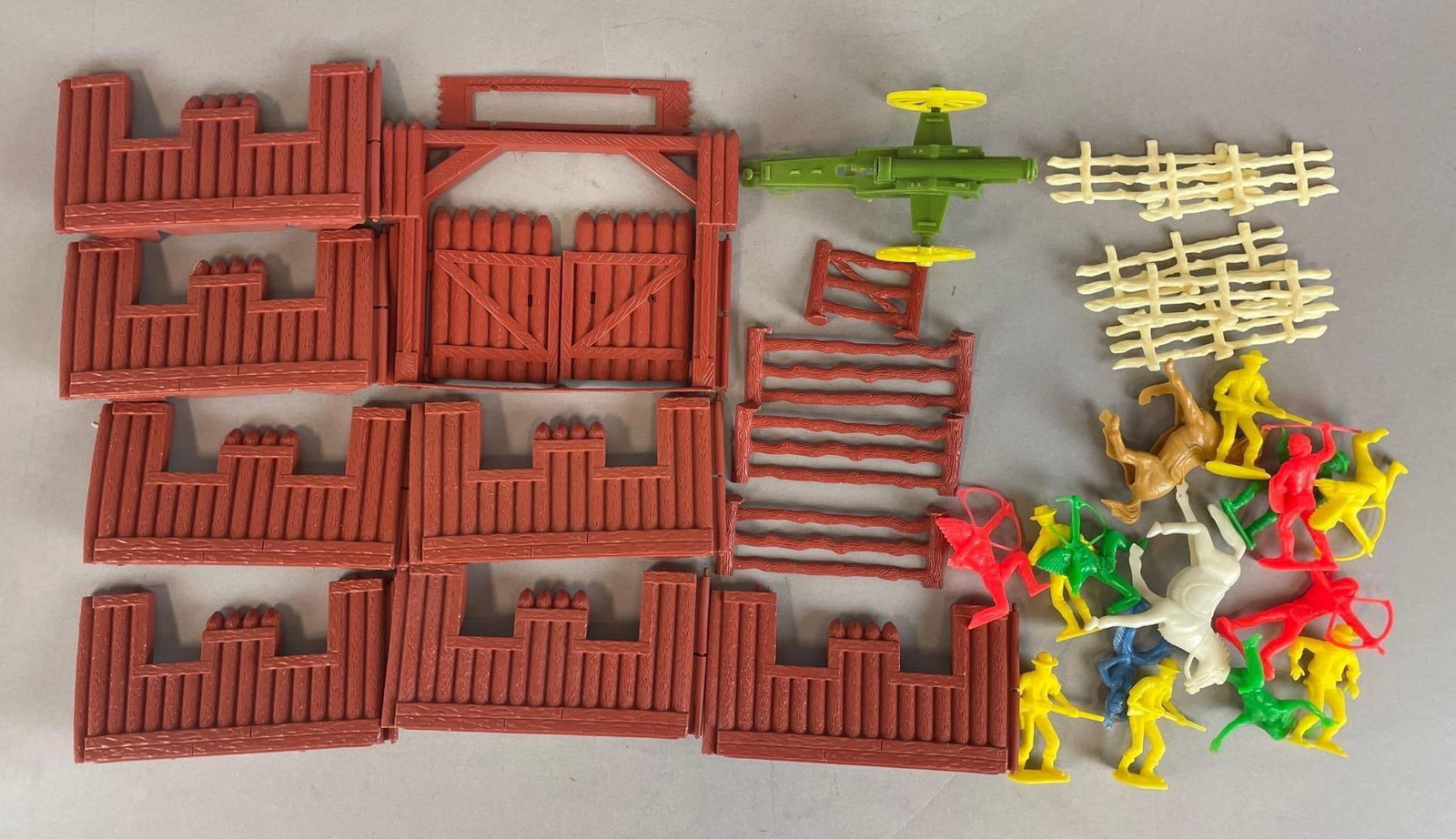 Vintage Western Frontier Toy Figure Playset: Includes figures, fort walls
