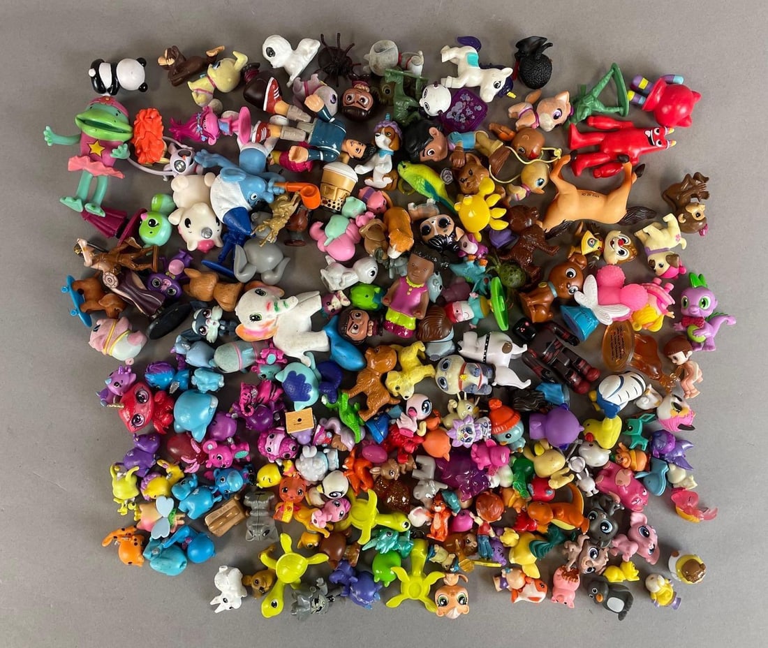 Group of Hatchimals and Toy Figures (1 of 3)