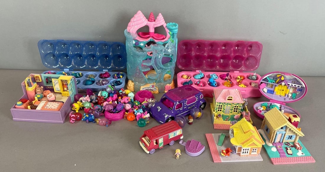Group of Miniature Toy Playsets (1 of 3)