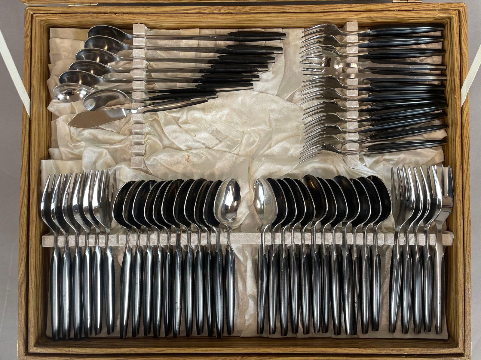 Elden Flatware Set with Case - 2