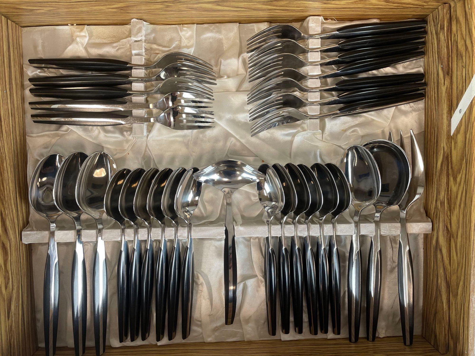 Elden Flatware Set with Case - 3