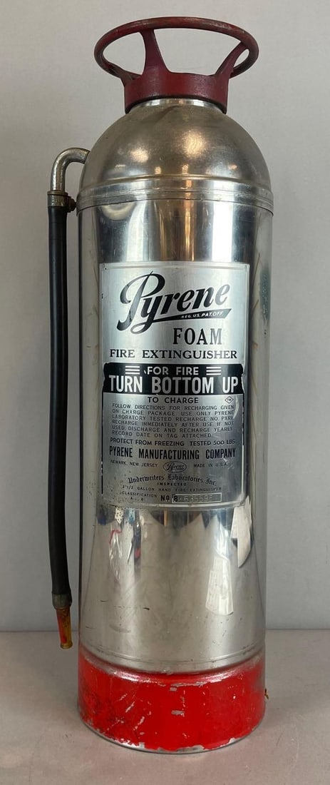 Vintage Pyrene 2 1/2 Gallon Foam Fire Extinguisher (1 of 4)