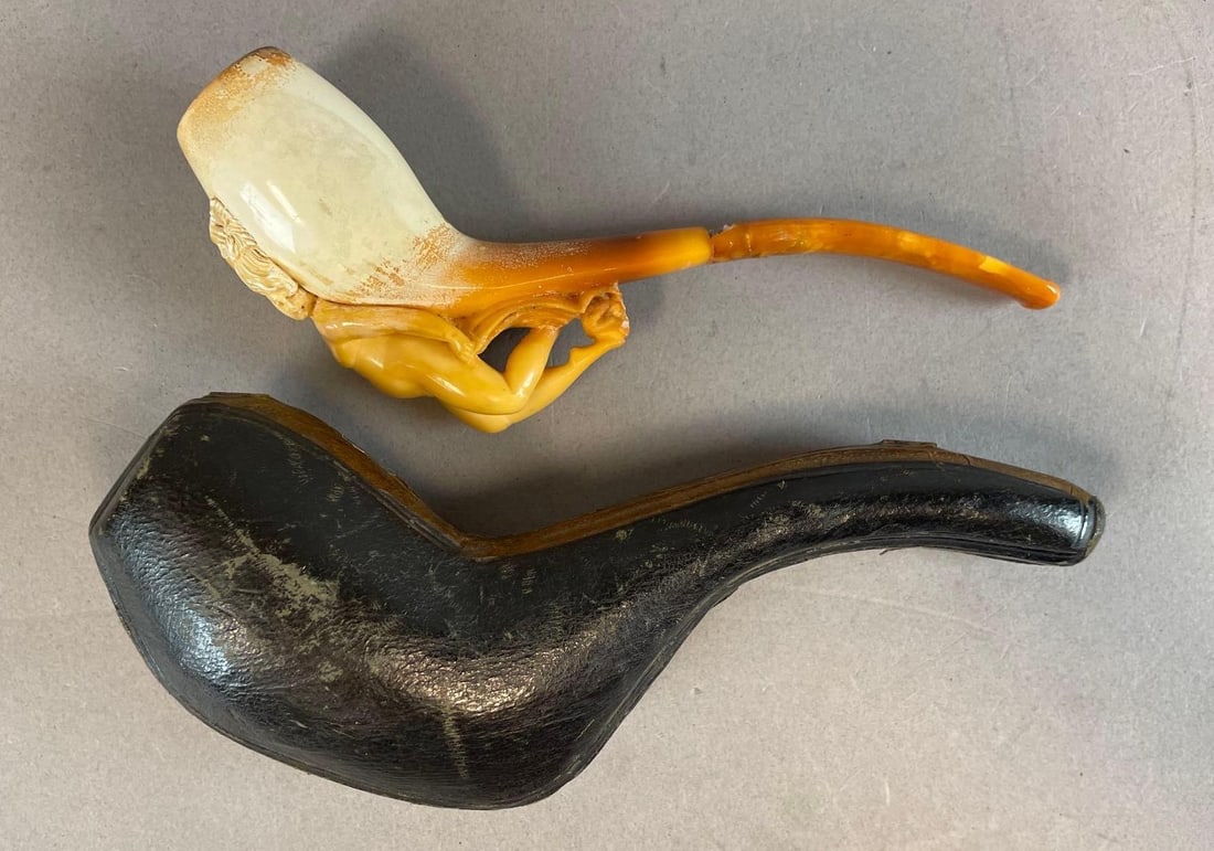 Vintage Carved Meerschaum Nude Figural Tobacco Pipe with Case: Fitted leather case measures 6 3/4" x 1 3/4"
