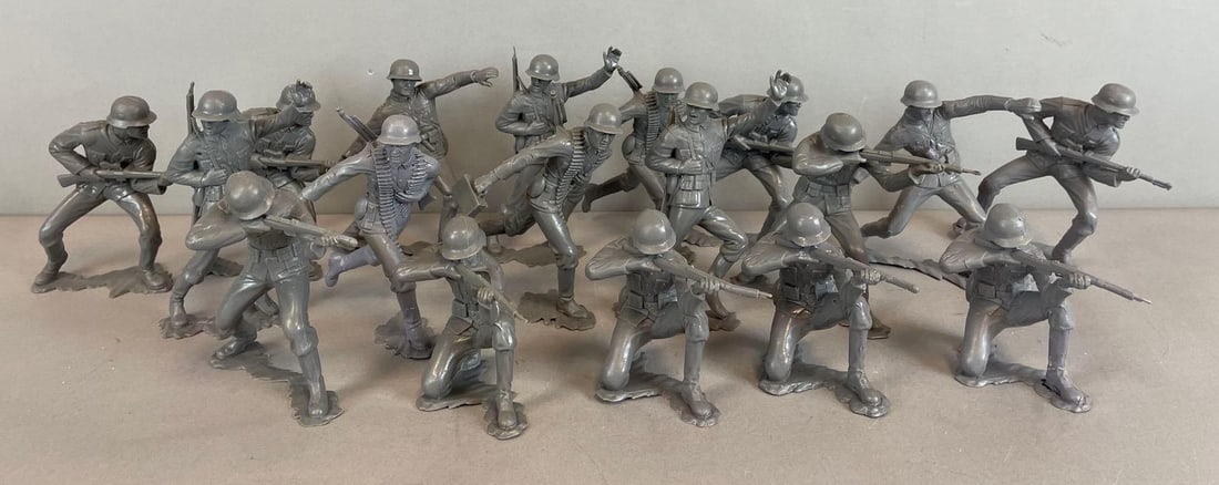 Group of 1963 Marx Plastic WW2 German Infantry Figures (1 of 4)