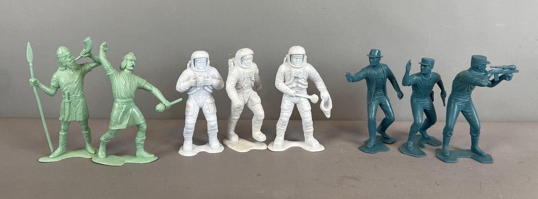 Group of Vintage Marx Plastic Toy Figures: Includes Vikings, astronauts, man from UNCLE, 6"