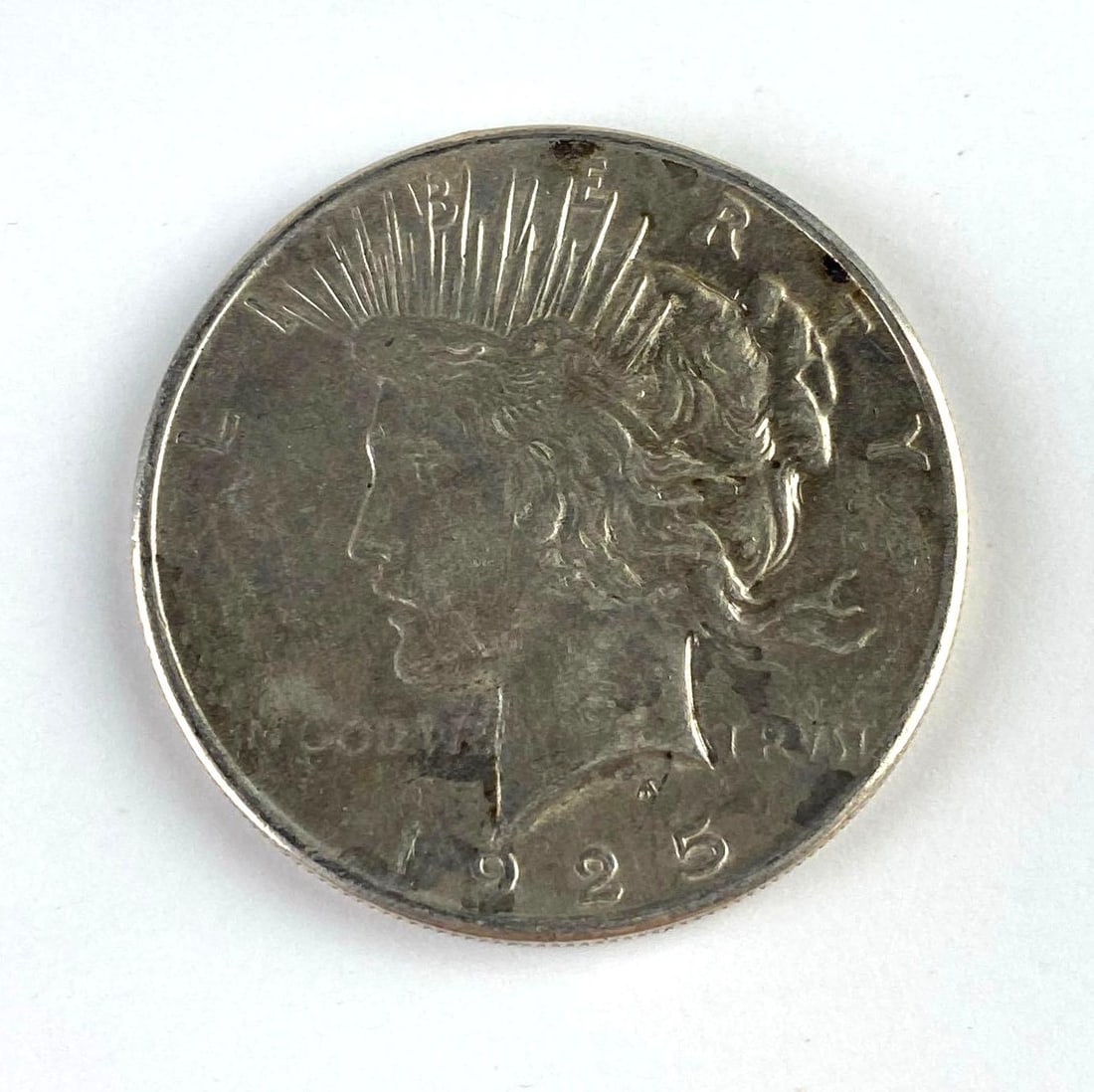 1925 US $1 Peace Silver Dollar (1 of 2)