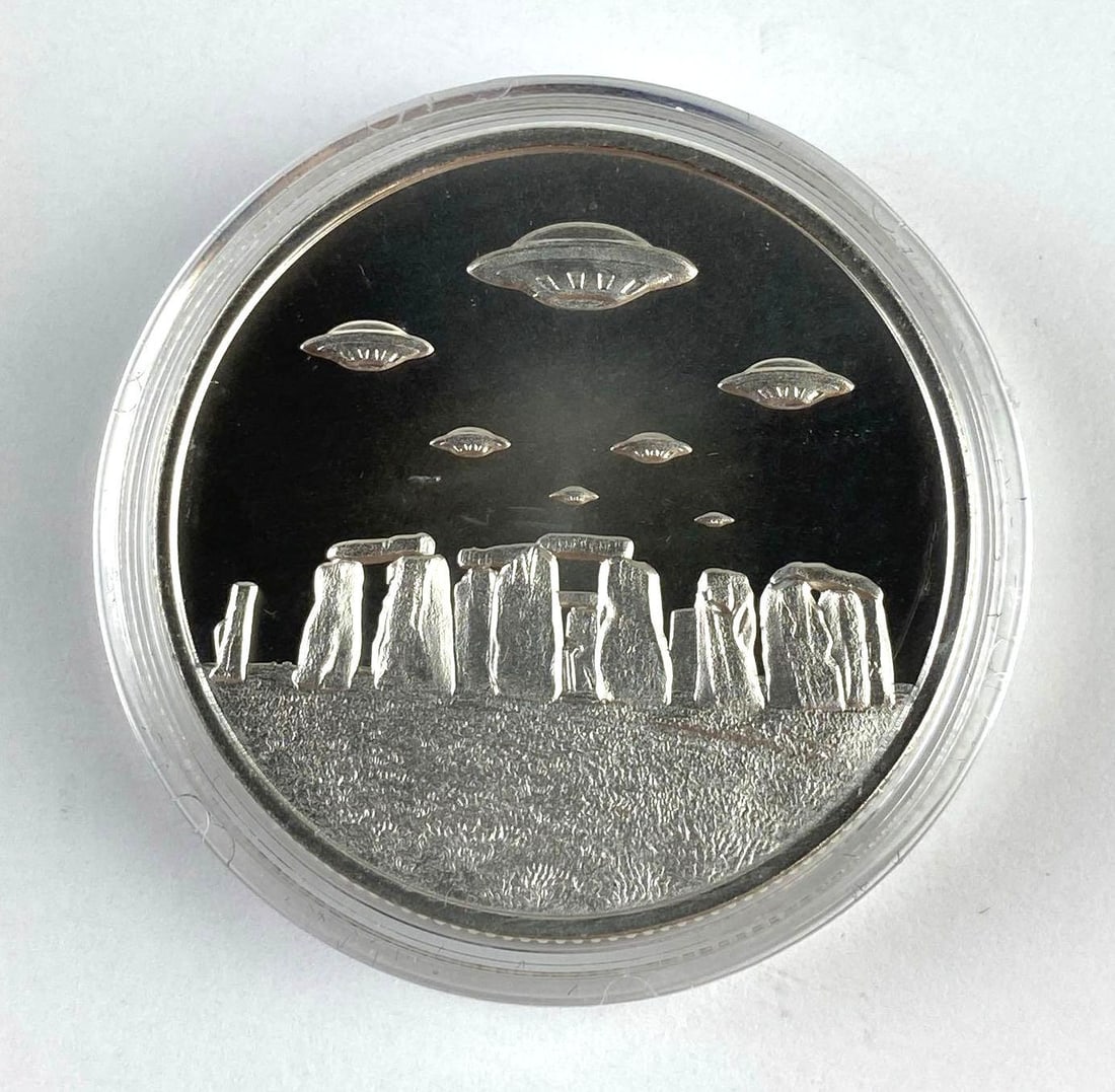 Intaglio 1 Oz .999 Fine Silver UFO Round: Intaglio 1 Oz .999 Fine Silver UFO Round