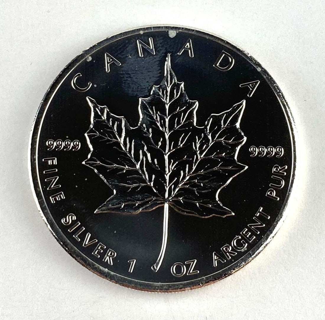 2010 Canada 1 Oz .9999 Fine Silver Queen Elizabeth Round: Canada 1 Oz .9999 Fine Silver Queen Elizabeth Round