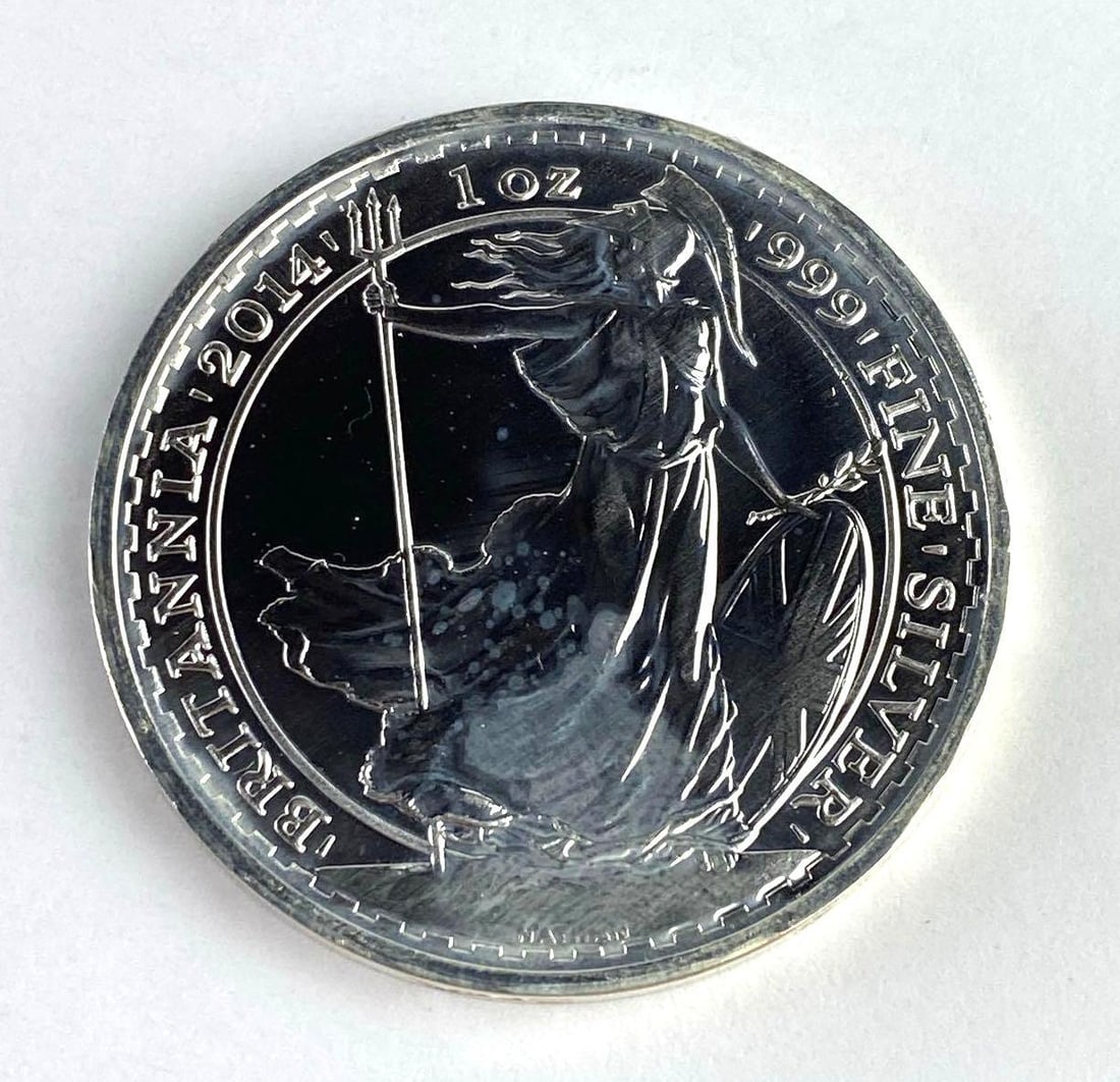 2014 Britannia 1 Oz .999 Fine Silver Queen Elizabeth Round (1 of 2)