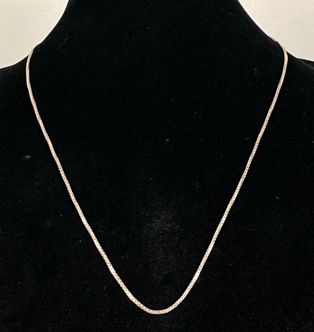 Italian .925 Sterling Silver Box Chain Necklace: Measures 24? in length