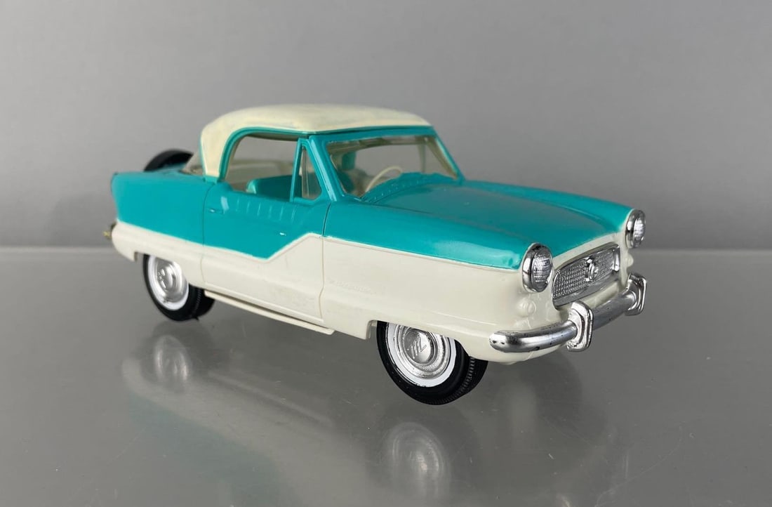 Hubley 1960 AMC Metropolitan Two-Tone Dealership Promo Car: White / turquoise, slightly working friction