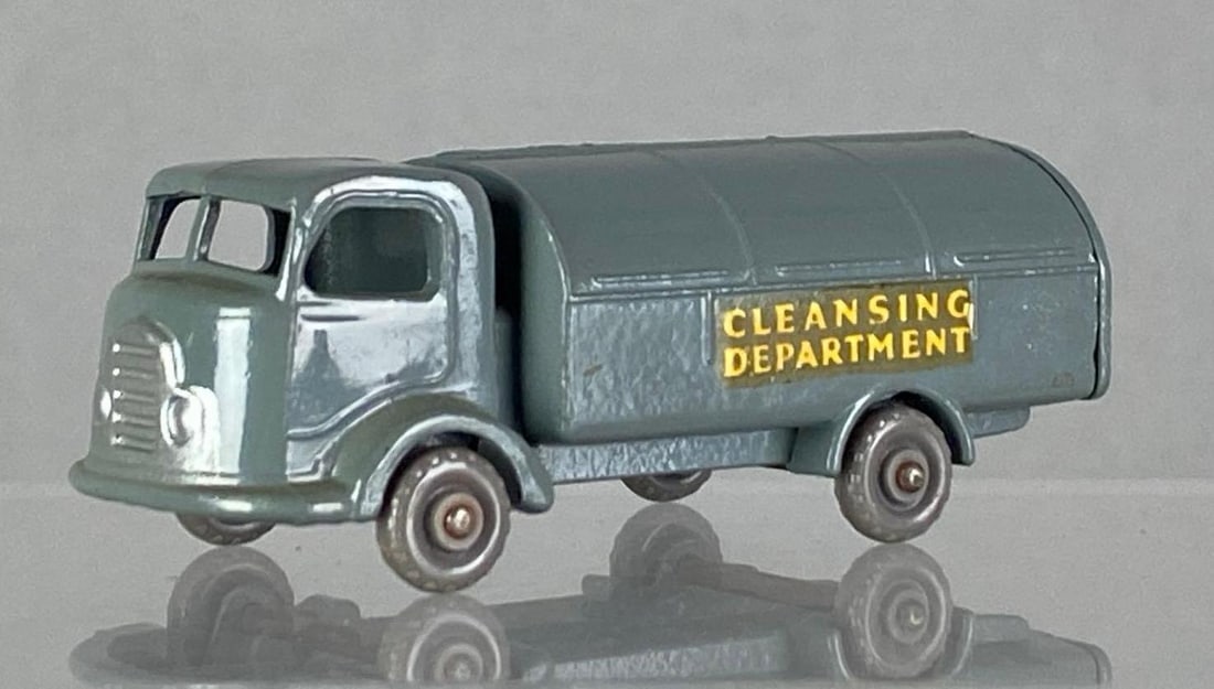 Matchbox No. 38A Karrier Refuse Collector (1 of 6)