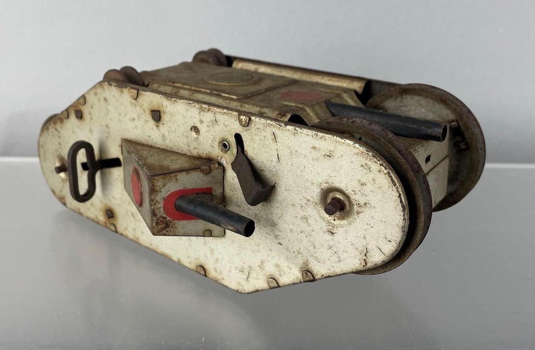 1930s Marx Wind-Up Tin Turnover Tank (1 of 5)