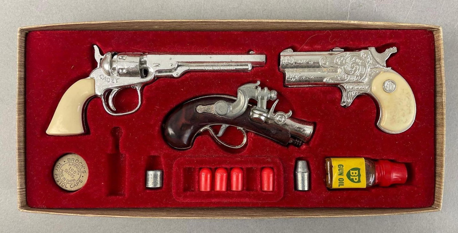 Vintage B.C.M. The Outlaw Miniature Cap Gun Set (1 of 2)