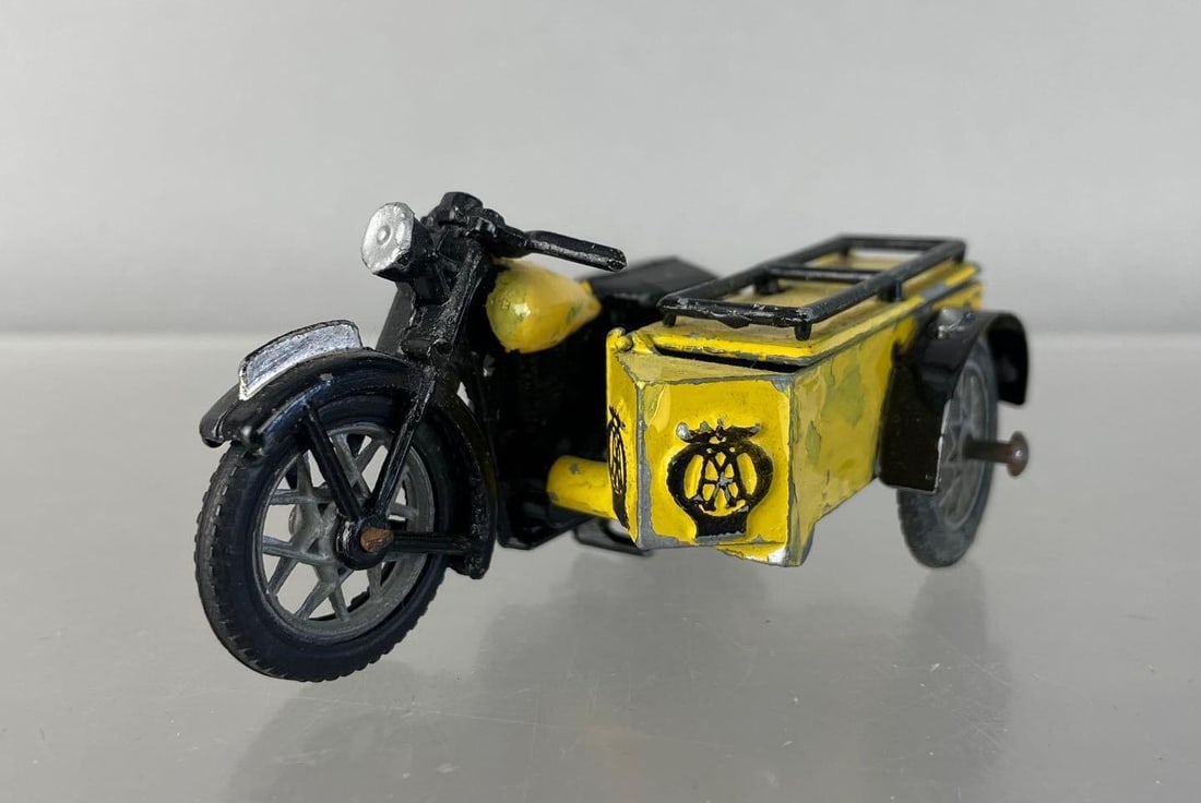 Vintage Oxford AA Die-Cast Motorcycle with Sidecar: 1/76 scale