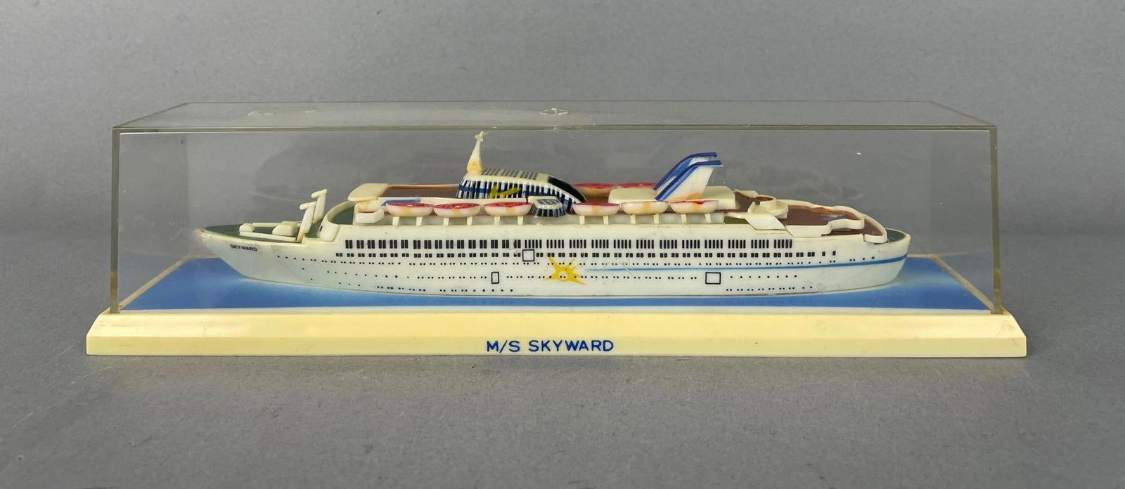 Vintage M/S Skyward Plastic Model Ship (1 of 4)