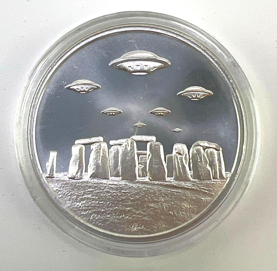 2022 Intaglio Mint UFO over Stonehenge 1 oz .999 Fine Silver Round: 2022 Intaglio Mint UFO over Stonehenge 1 oz .999 Fine Silver Round