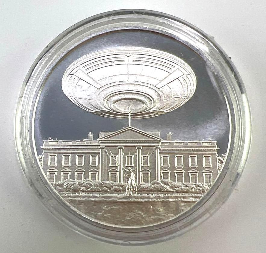 2022 Intaglio Mint UFO over the White House 1 oz .999 Fine Silver Round: 2022 Intaglio Mint UFO over the White House 1 oz .999 Fine Silver Round