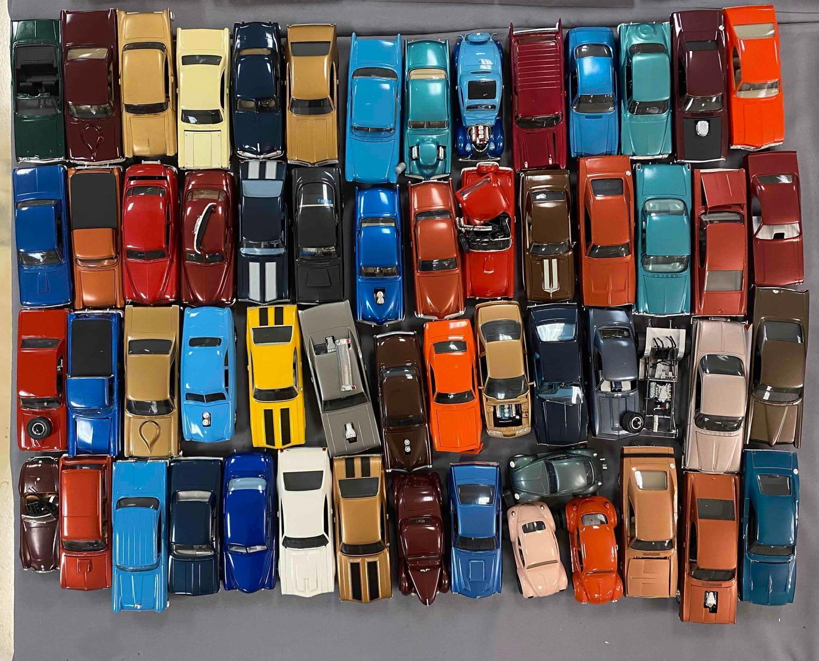 Group of 30+ Model Kit Cars (1 of 3)
