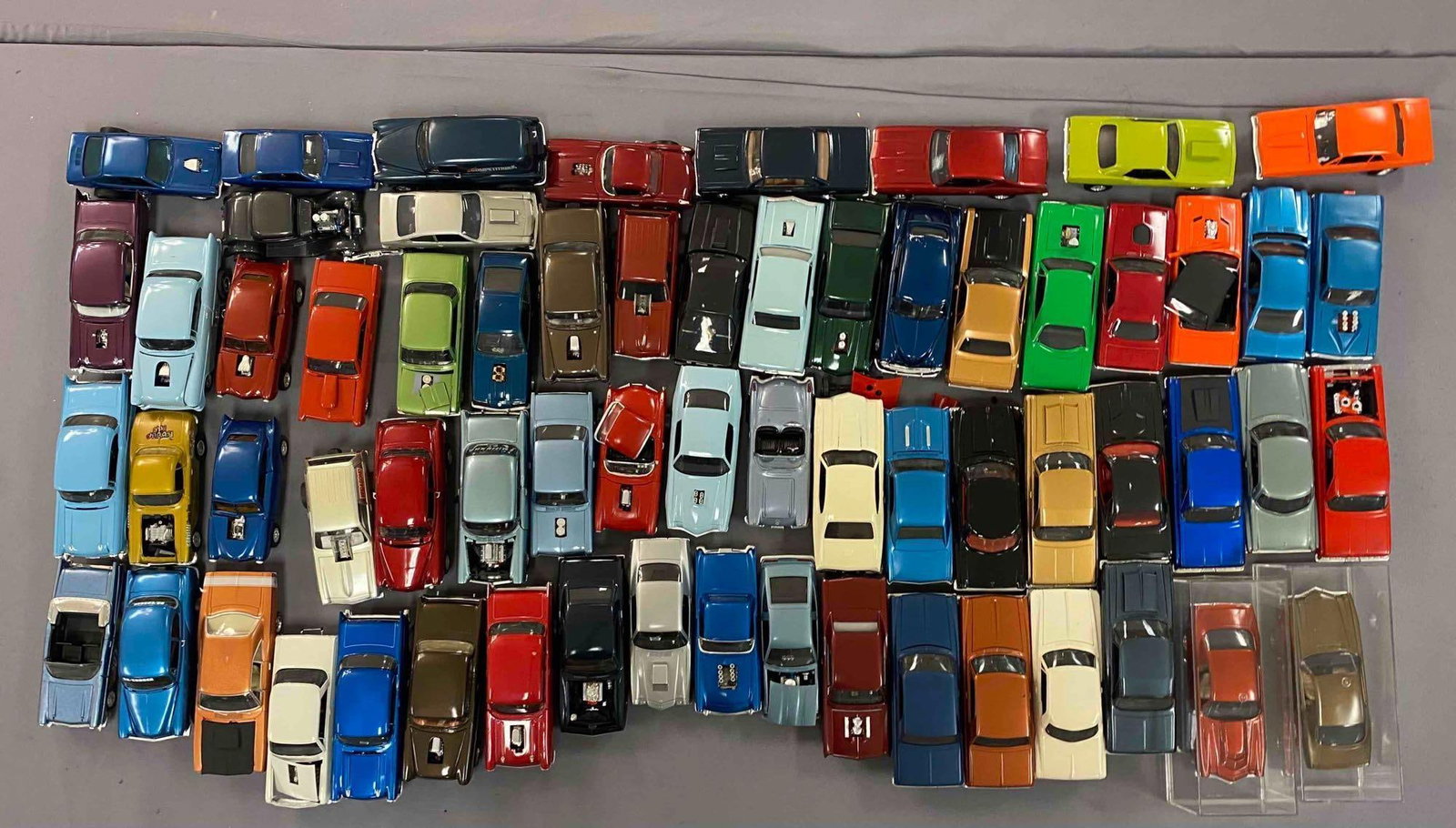 Group of 30+ Model Cars: Missing/ Broken pieces. Includes 1/24 and 1/25 Scales. No in house Shipping. Third party recommended.