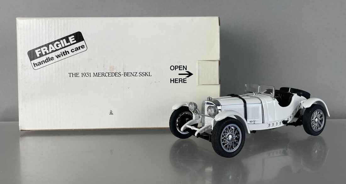 Danbury Mint 1931 Mercedes Benz SSKL Die-Cast Car: 1/24 scale, white convertible, original box