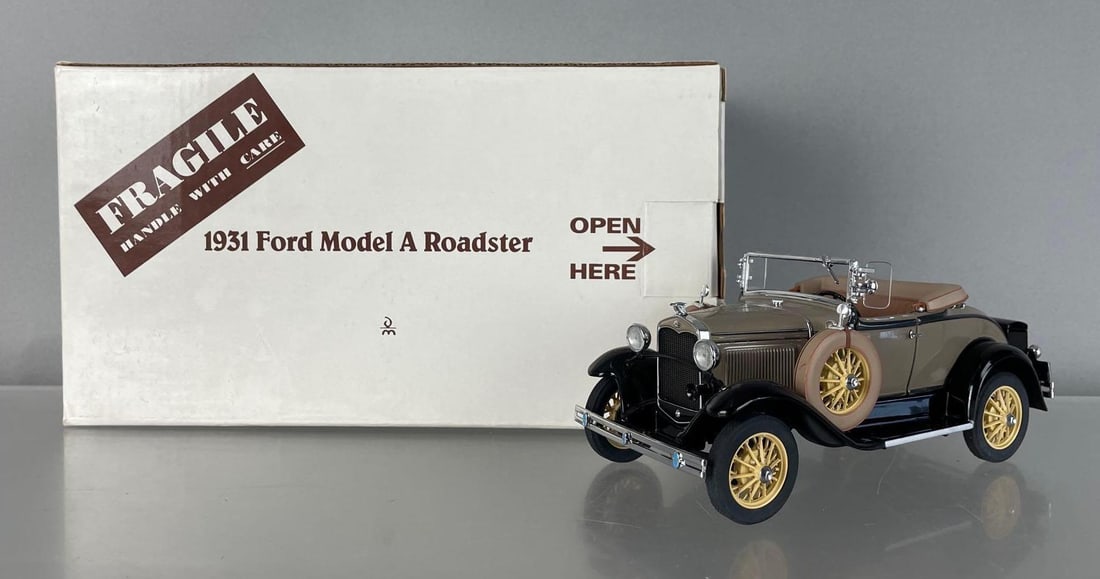 Danbury Mint 1931 Ford Model A Roadster Die-Cast Car (1 of 5)