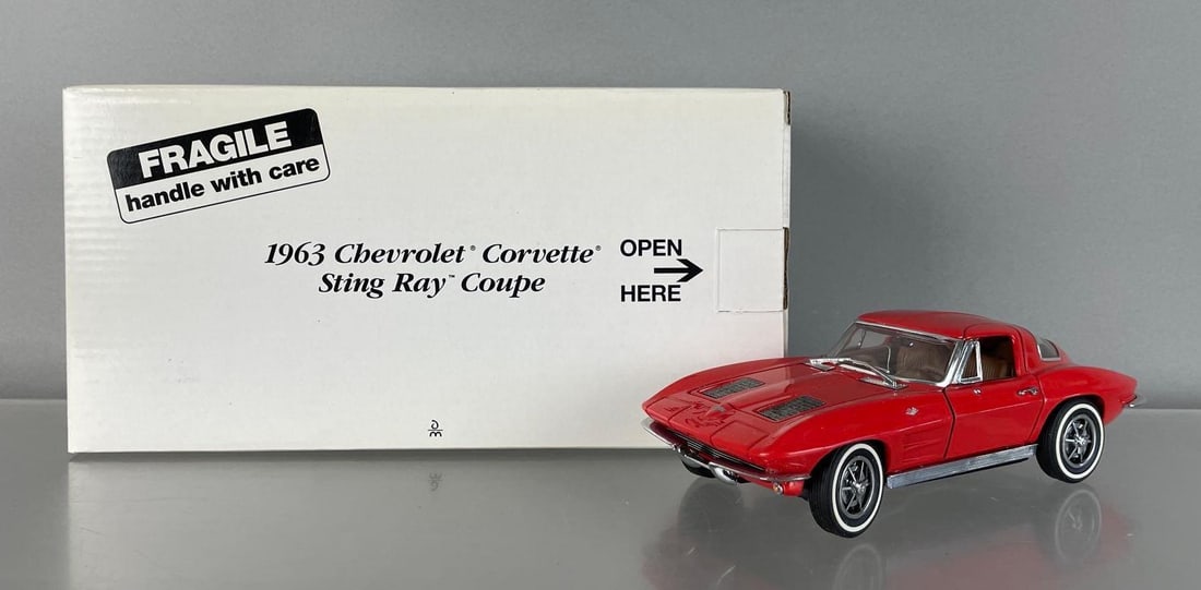 Danbury Mint 1963 Chevy Corvette Sting Ray Coupe Die-Cast Car (1 of 5)