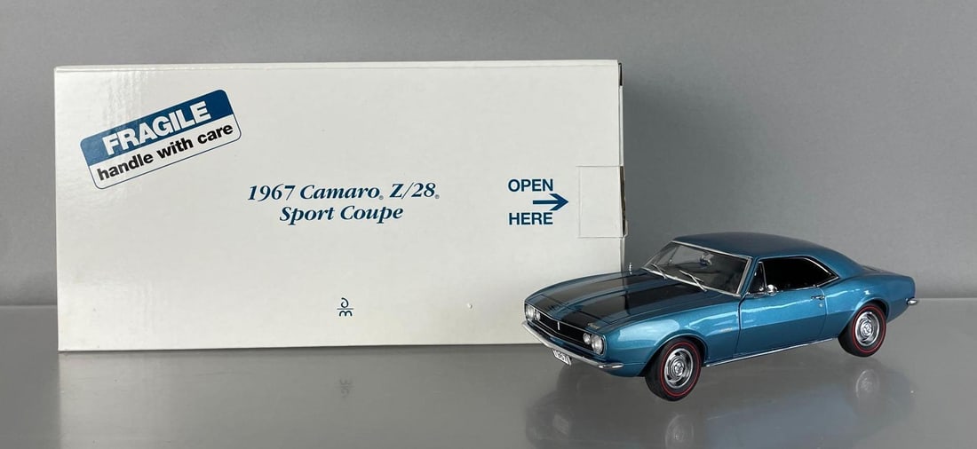 Danbury Mint 1967 Chevy Camaro Z/28 Sport Coupe Die-Cast Car: 1/24 scale, blue, original packaging
