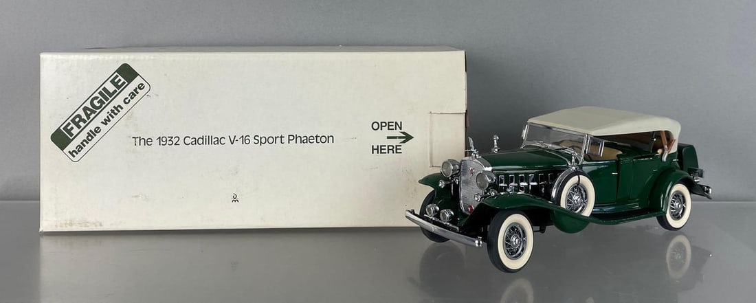 Danbury Mint 1932 Cadillac V-16 Sport Phaeton Die-Cast Car: 1/24 scale, green, original packaging