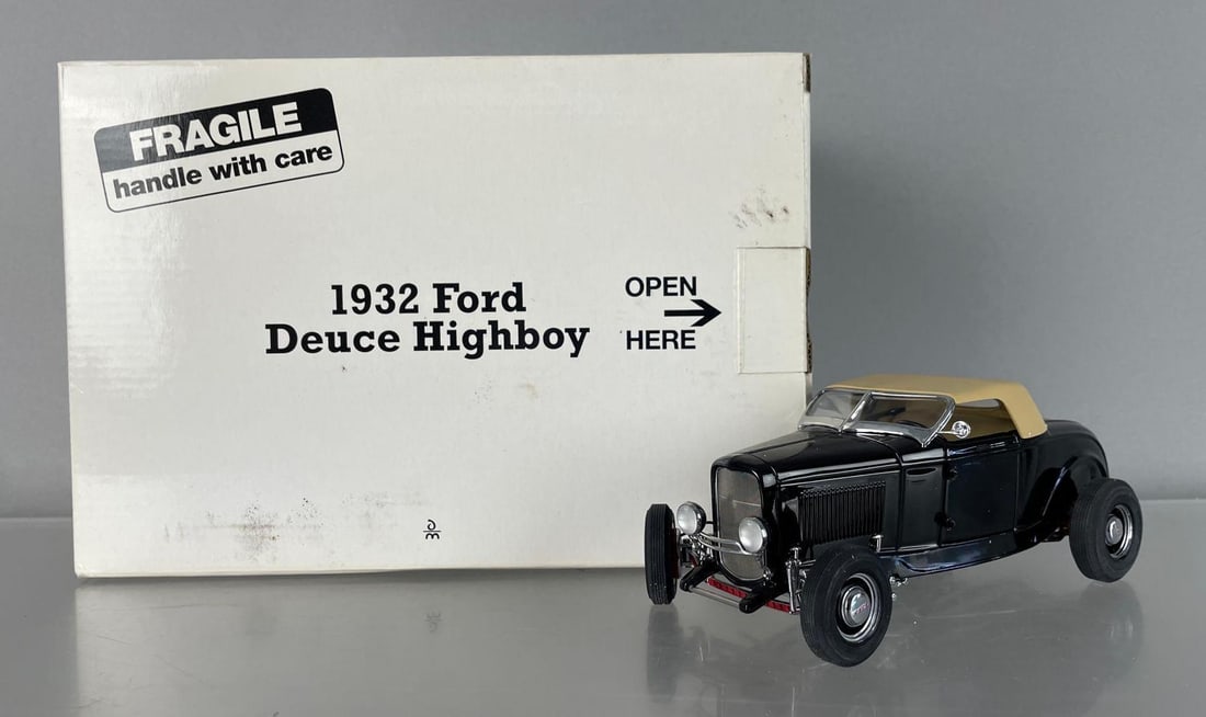 Danbury Mint 1932 Ford Deuce Highboy Convertible Die-Cast Car (1 of 6)