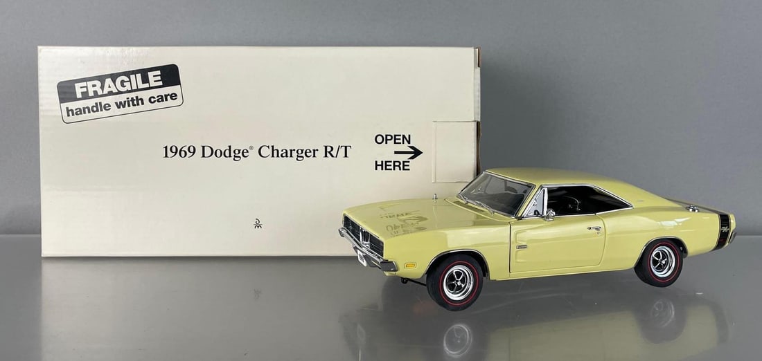 Danbury Mint 1969 Dodge Charger R/T Die-Cast Car (1 of 5)