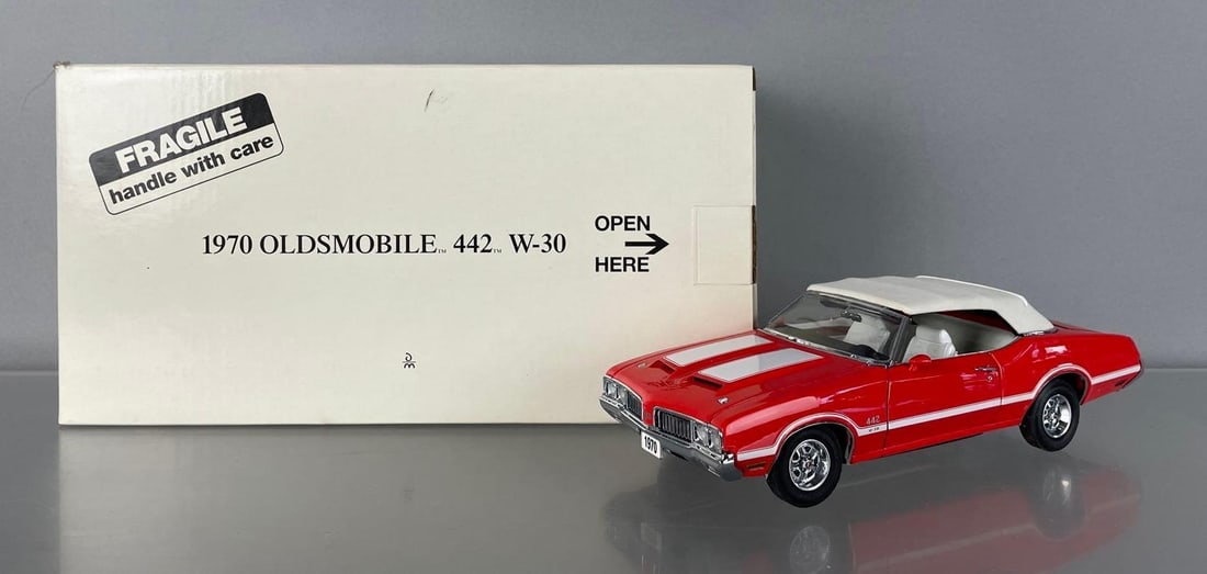 Danbury Mint 1979 Oldsmobile 442 W-30 Convertible Die-Cast Car (1 of 6)