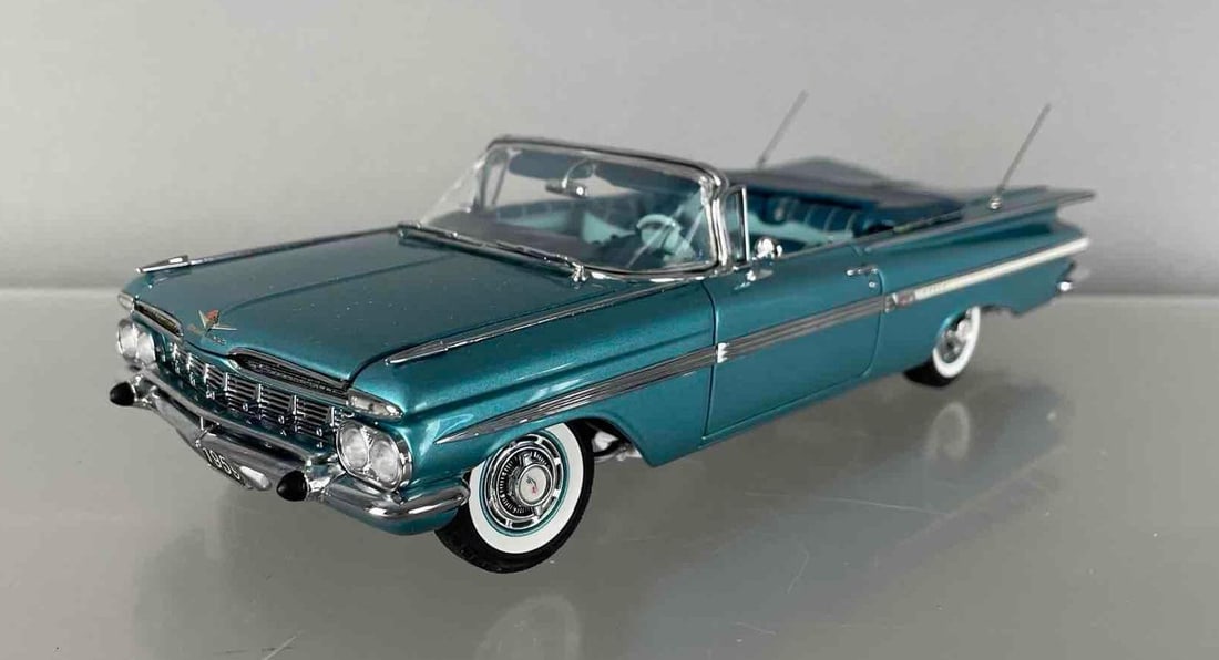 Danbury Mint 1959 Chevy Impala Die-Cast Car: 1/24 scale, light blue