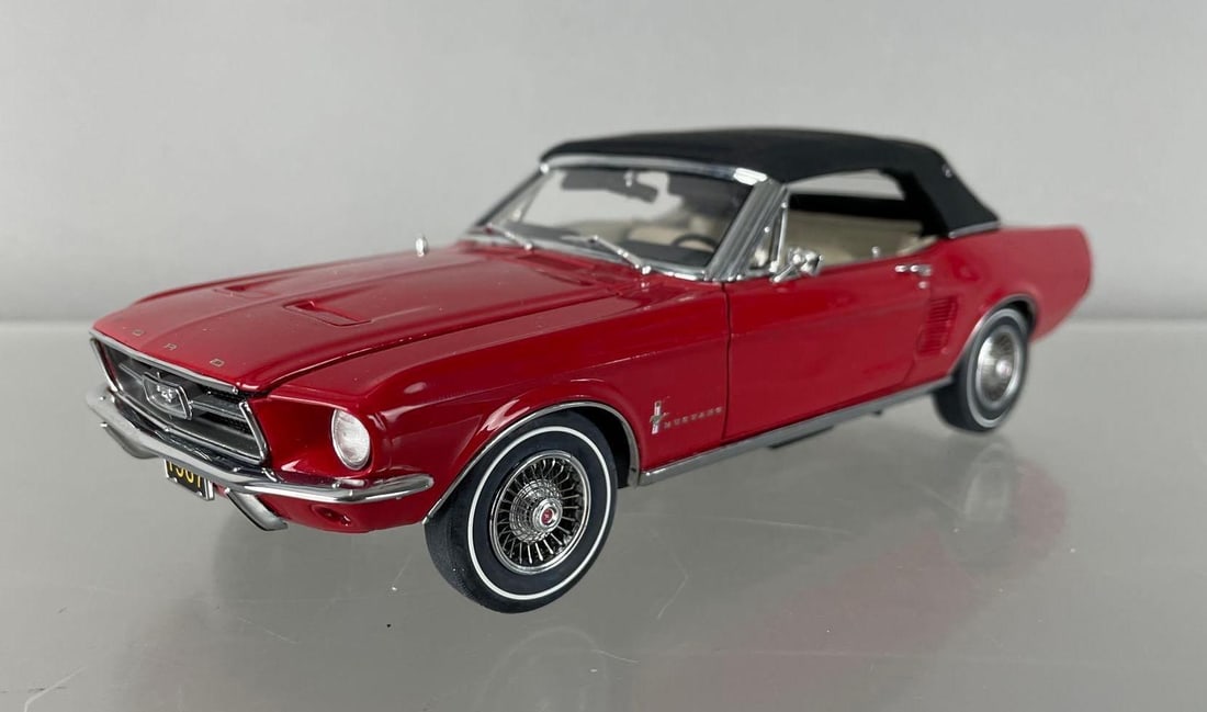 Danbury Mint 1967 Ford Mustang Convertible Die-Cast Car (1 of 5)