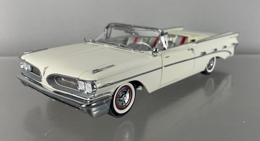Danbury Mint 1959 Pontiac Bonneville Convertible Die-Cast Car (1 of 5)