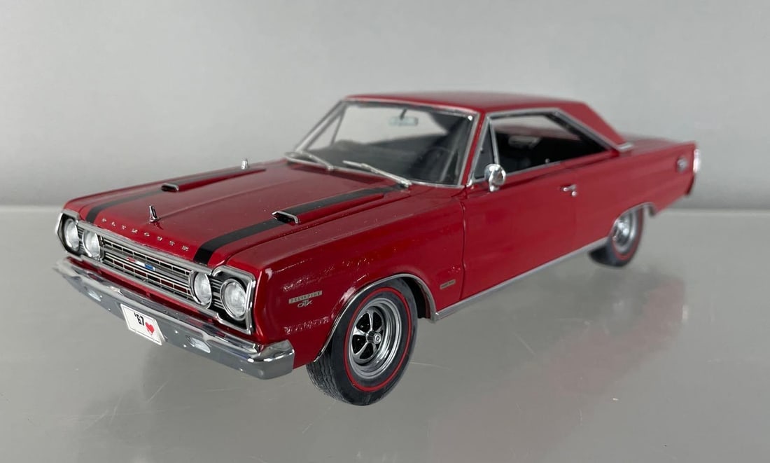 Danbury Mint 1967 Plymouth GTX Hardtop Die-Cast Car: 1/24 scale, red / black