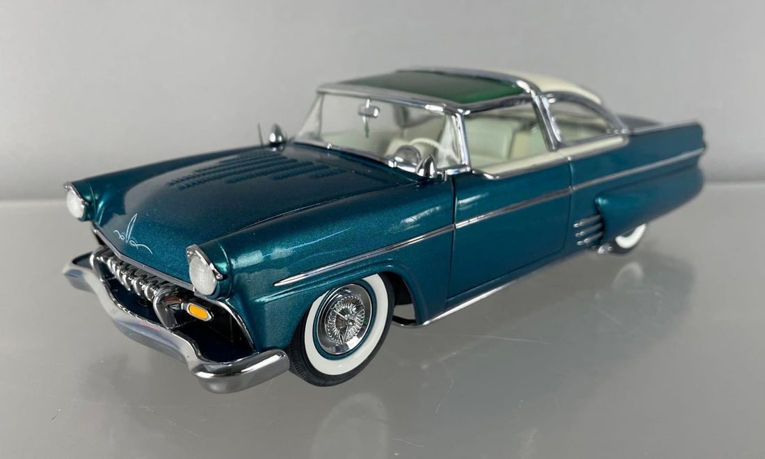 Danbury Mint 1955 Ford Crown Victoria Custom Die-Cast Car: 1/34 scale, blue with white partial roof