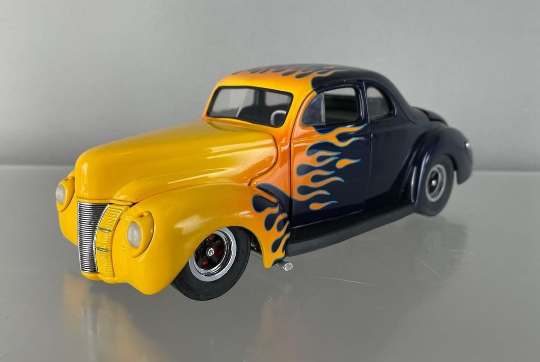Danbury Mint 1940 Ford Hot Rod Die-Cast Car: 1/24 scale, yellow flames over navy blue