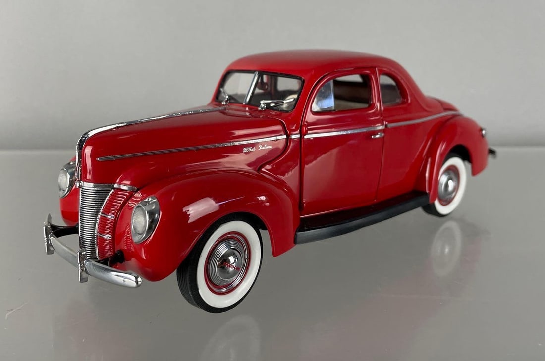 Danbury Mint 1940 Ford Deluxe Coupe Die-Cast Car (1 of 5)