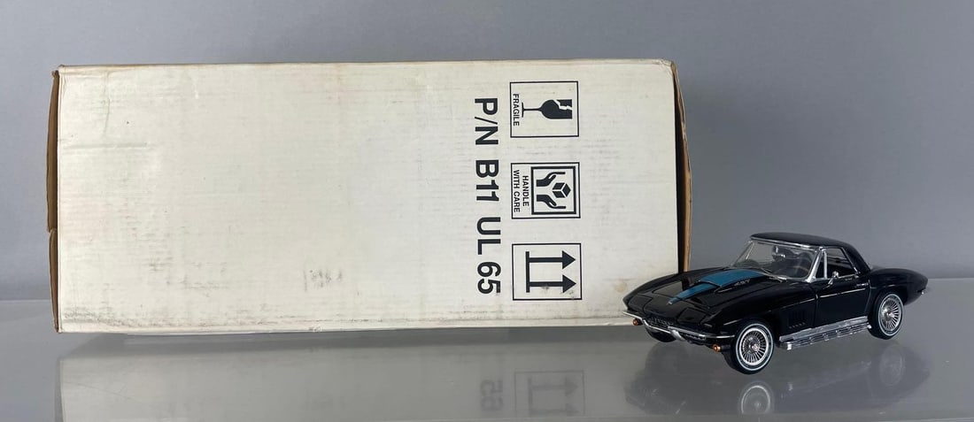 Franklin Mint 1967 Chevy Corvette Convertible Die-Cast Car: 1/24 scale black, original packaging