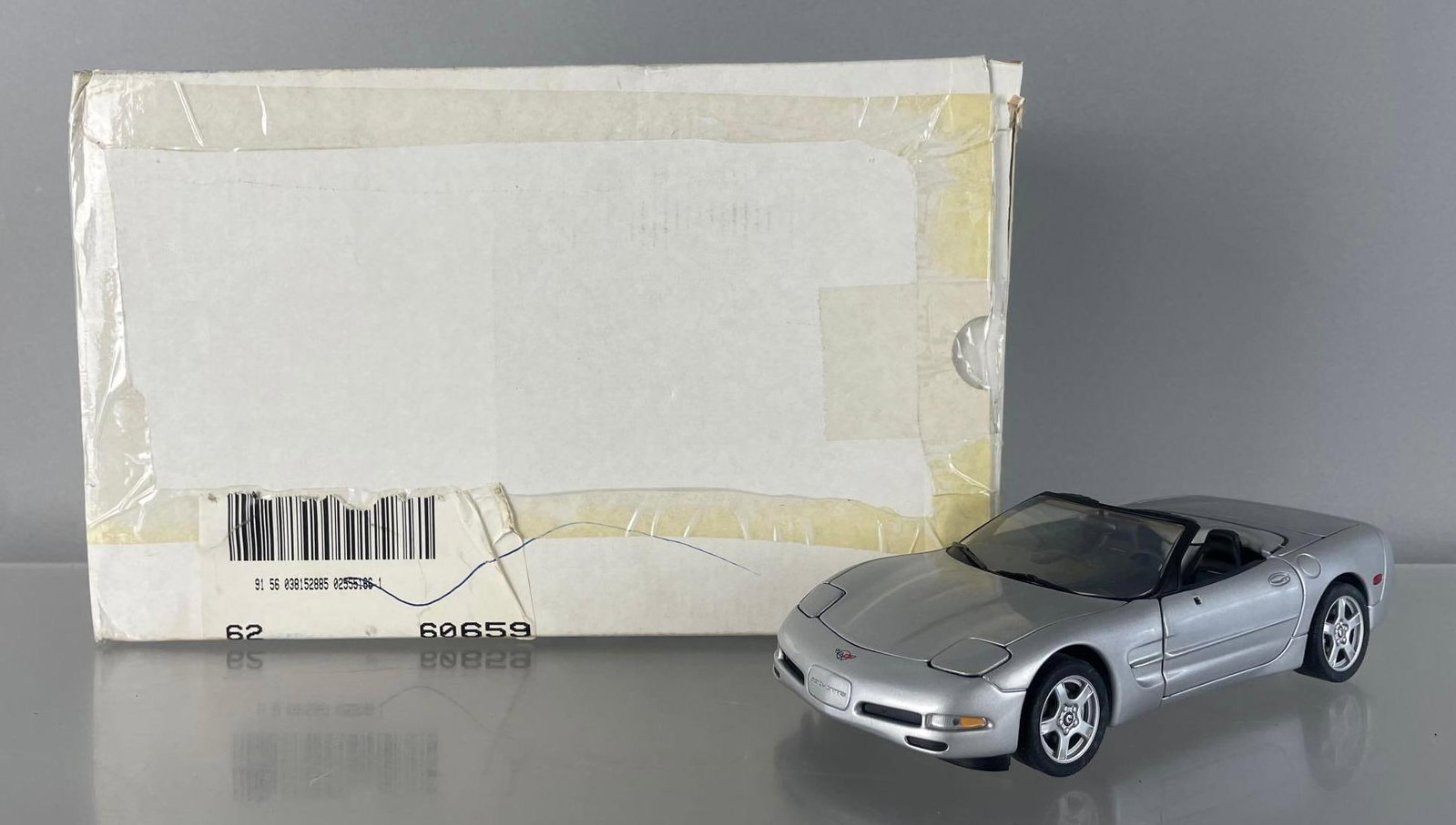 Franklin Mint 1998 Chevy Corvette Convertible Die-Cast Car: 1/24 scale, silver, original packaging missing roof