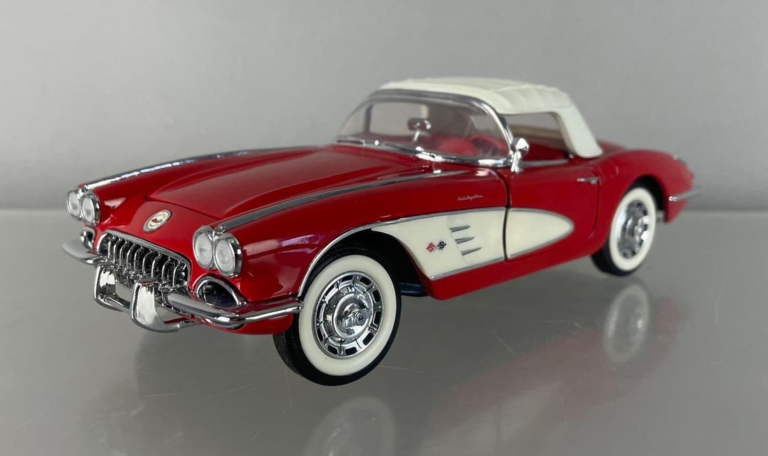 Franklin Mint 1959 Chevy Corvette Convertible Die-Cast Car: 1/24 scale, red / white