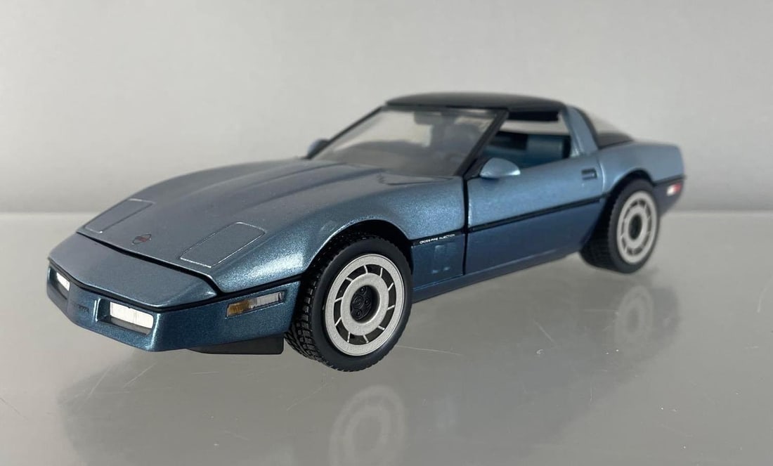 Franklin Mint 1984 Chevy Corvette Die-Cast Car: 1/24 scale, steel blue convertible