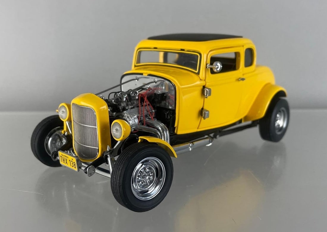Franklin Mint 1932 Ford Deuce Coupe Die-Cast Car: 1/24 scale, yellow, no hood