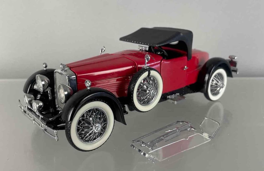 Franklin Mint 1928 Stutz Blackhawk Boattail Speedster Die-Cast Car: 1/24 scale, windshield assembly separated, red with black