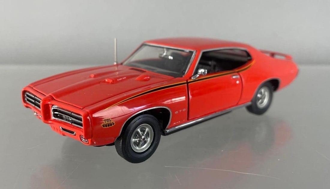 Franklin Mint 1969 Pontiac GTO The Judge Die-Cast Car: 1/43 scale, orange