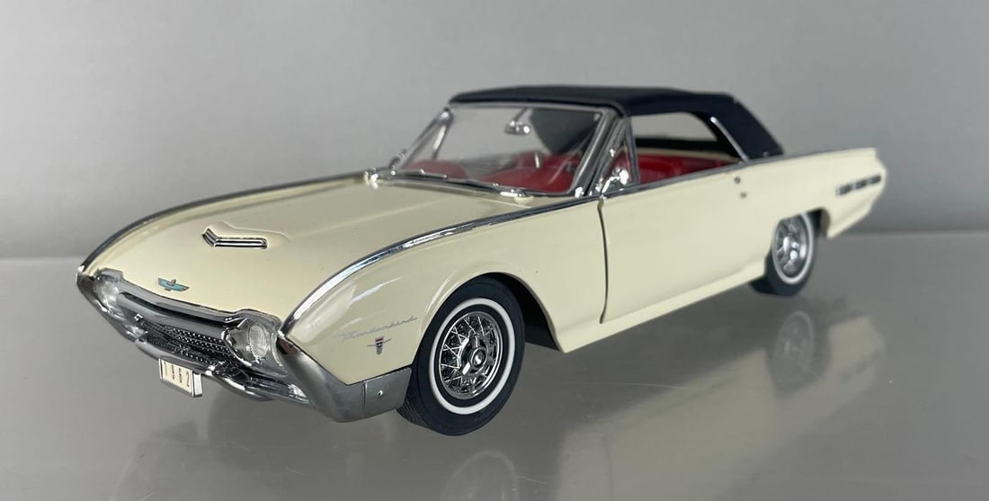Danbury Mint 1962 Ford Thunderbird Convertible Die-Cast Car (1 of 5)