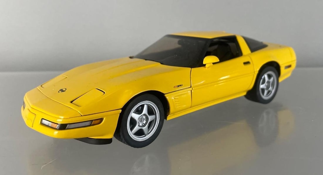 Danbury Mint 1995 Chevy Corvette ZR-1 Die-Cast Car: 1/24 scale, passenger mirror off but included, yellow