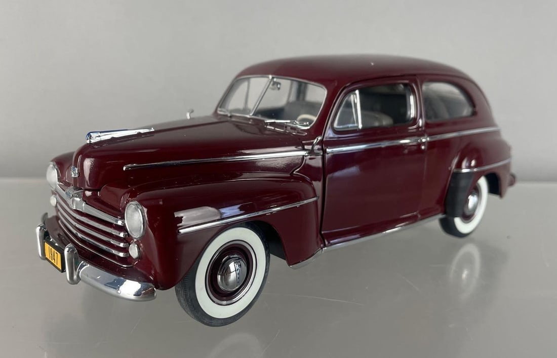 Danbury Mint 1947 Ford Super Deluxe Tudor Sedan Die-Cast Car (1 of 5)