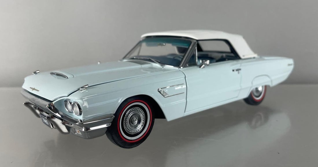 Danbury Mint 1965 Ford Thunderbird Convertible Die-Cast Car (1 of 5)